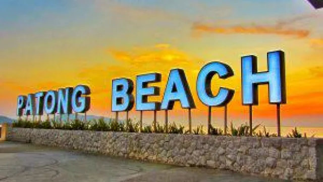 Bild: Patong Beach, ein Urlaubsort auf der Insel Phuket in Thailand