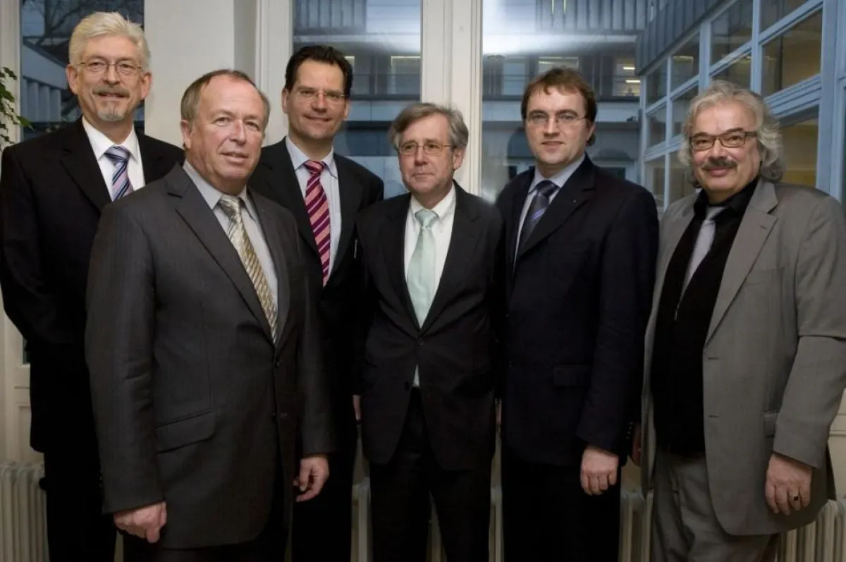Referenten des 4. Eppendorfer Dialogs v.l.n.r.: H. Fahrenkamp (BPI), Dr. H. J. Ahrens (AOK-Bundesverband), Dr. A. Kirstein (UKE), K.-H. Resch (ABDA), Prof. Dr. M. Augustin (UKE), W. Kozianka (Kanzlei