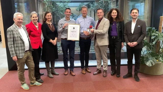 Phoenix Award für 100 Jahre Baggenstos Bild: Phoenix Award für 100 Jahre Baggenstos