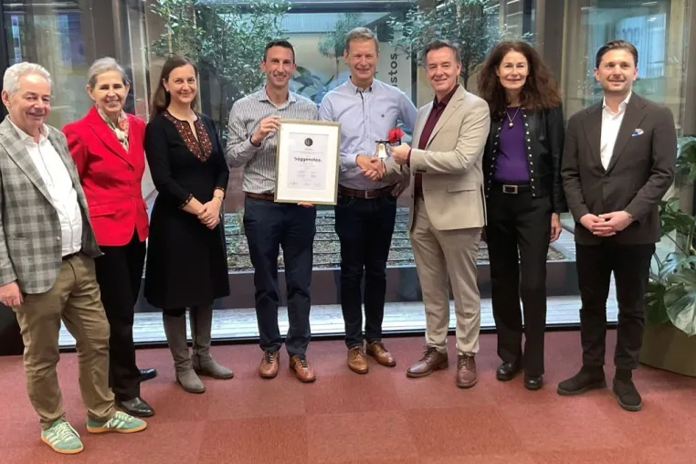 Phoenix Award für 100 Jahre Baggenstos Bild: Phoenix Award für 100 Jahre Baggenstos