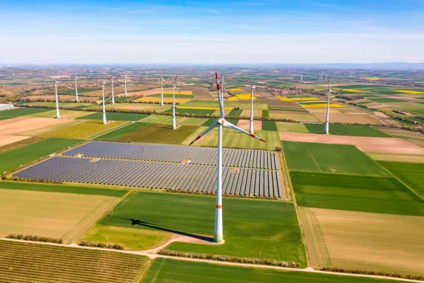 Bild: Studie vom Handelsblatt Research Institute: Energiewende erhöht Druck im Kundengeschäft