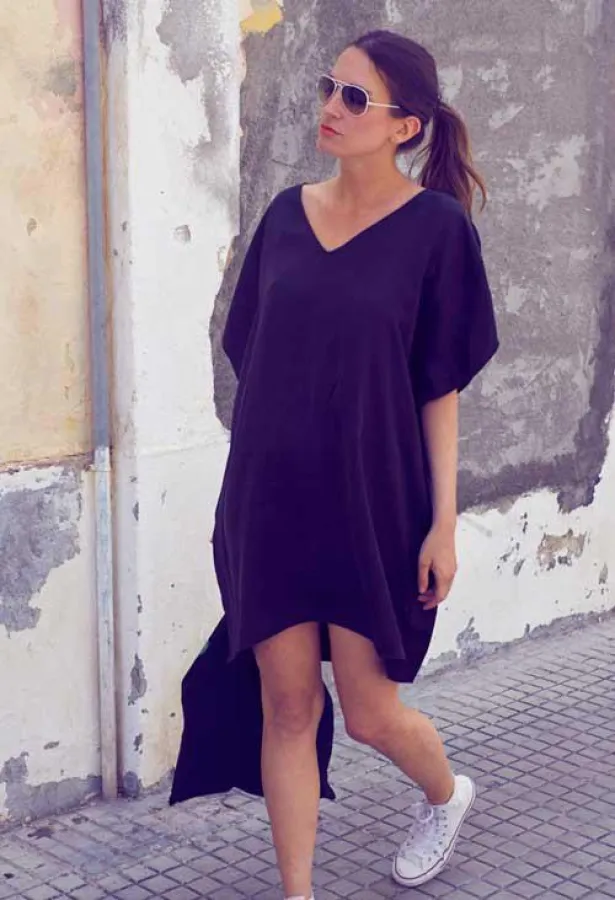 Schwarzes Seidenkleid aus veganer Seide - Foto:Tim Köck