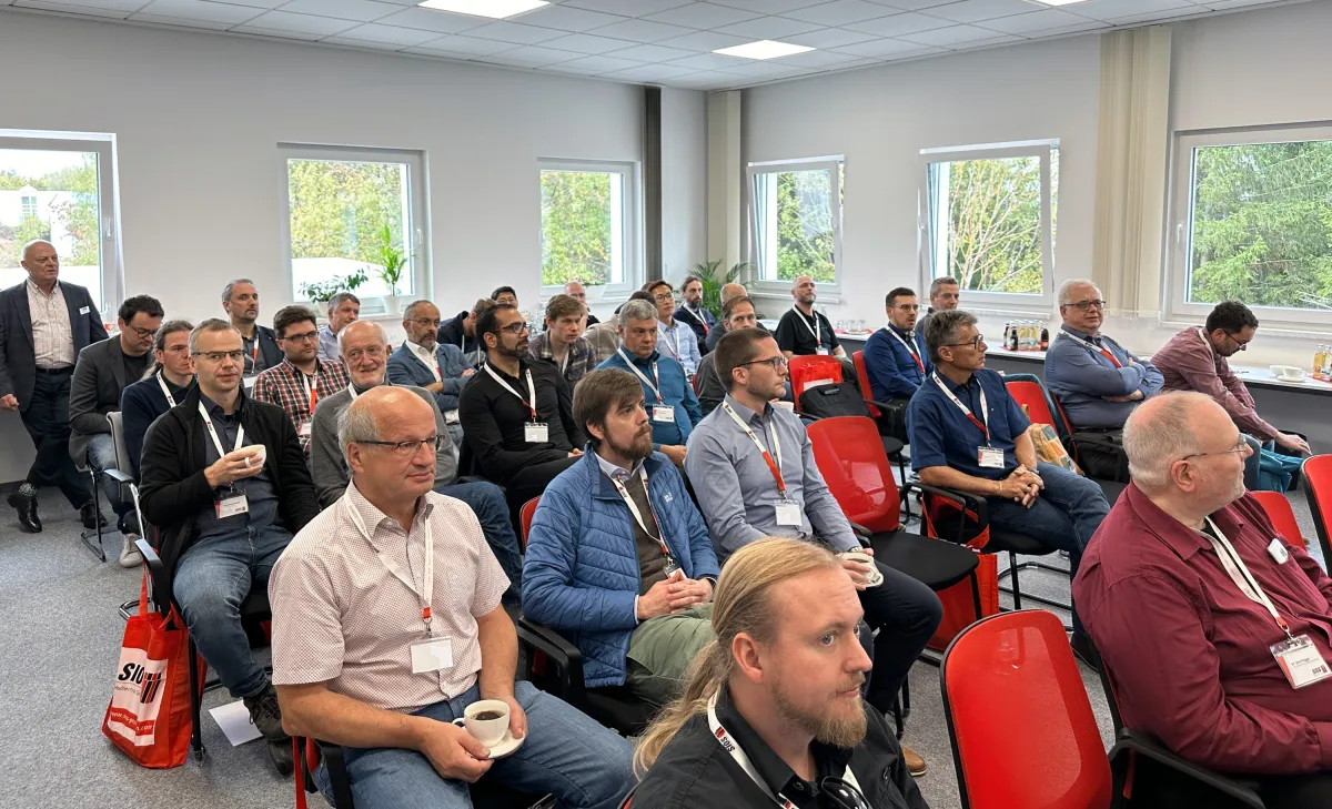 Teilnehmer des SIOS Experten-Tages in einem praxisnahen Fachvortrag zum Thema Mehrstrahl-Interferome (© SIOS Meßtechnik GmbH)