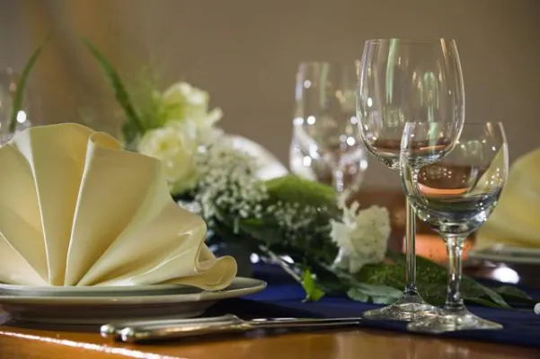 Bild: Valentinstag 2012 in Cottbus: Wie eine köstliche Liebeserklärung gute Umgangsformen schult