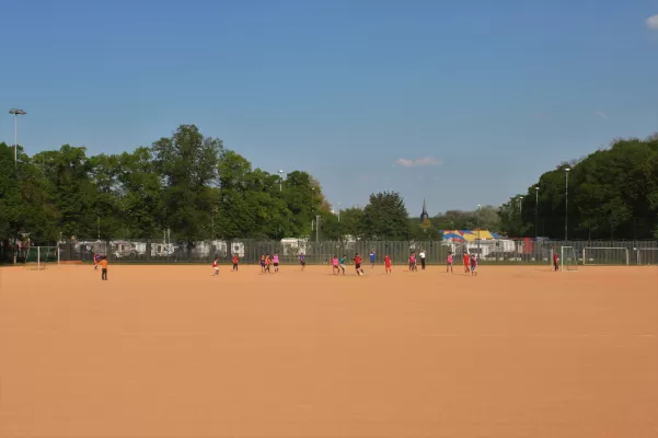 Bild: Spielfeldbelag für ungetrübte Spielfreude: GEODUR glänzt mit natürlichen Vorteilen