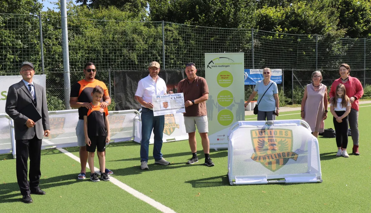 1500 Euro Spende des Spendenparlaments Reutlingen für neue Mini-Tore der SGM Juniors