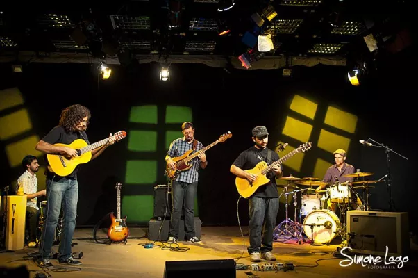 Bild: Die „Rhythms of Brazil“ bringen das Berliner Kesselhaus zum Kochen