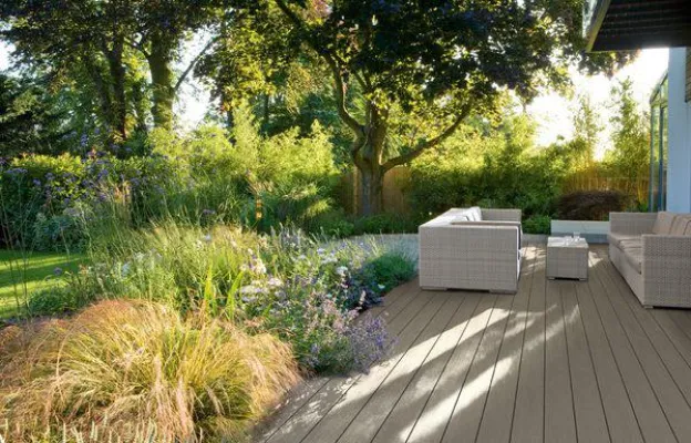 Bild: Terrassendielen aus Plenera - auch in der Schweiz extrem beliebt