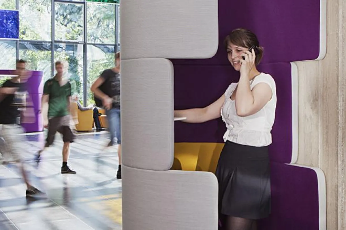 Mobile Endgeräte im Unternehmen: Telefonzelle PARCS Phonebooth für das Büro von BENE