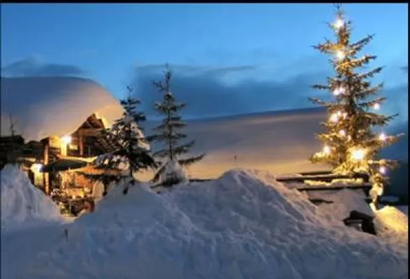 Bild: Bergweihnacht mit Glühwein, Kerzenlicht und Stubenmusik