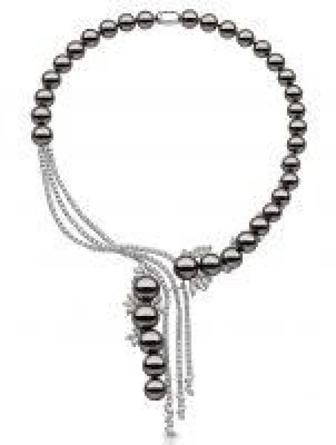 Eine Kreation des Ausstellers YOKO London mit Diamanten und Südseeperlen. Foto: Firma