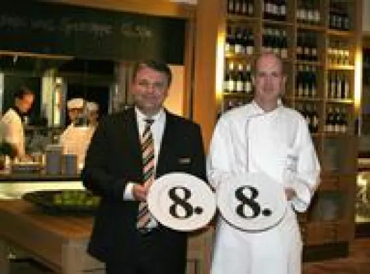 Bild: 8-ung - broscheks Restaurant serviert 8 Gänge Glücksmenü am 08.08.08