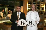 Bild: 8-ung - broscheks Restaurant serviert 8 Gänge Glücksmenü am 08.08.08