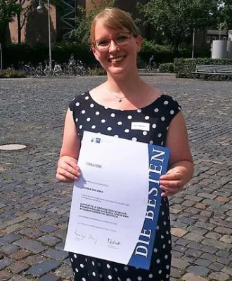 Die Beste aus Köln: IHK-Auszeichnung für Absolventin der Übersetzer- und Dolmetscherschule Köln Bild: Die Beste aus Köln: IHK-Auszeichnung für Absolventin der Übersetzer- und Dolmetscherschule Köln