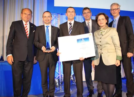 Bayerischer Qualitätspreis für Rohde & Schwarz-Werk Teisnach Bild: Bayerischer Qualitätspreis für Rohde & Schwarz-Werk Teisnach