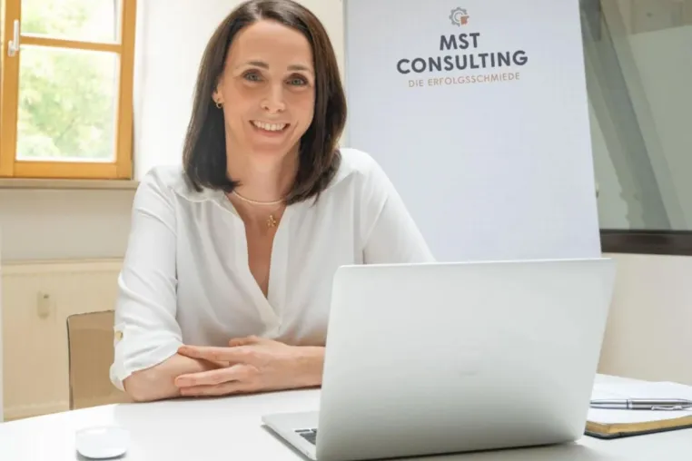 Bild: MST Consulting: Schluss mit teuren Stellenanzeigen: So funktioniert Social Recruiting für Handwerksbetriebe.