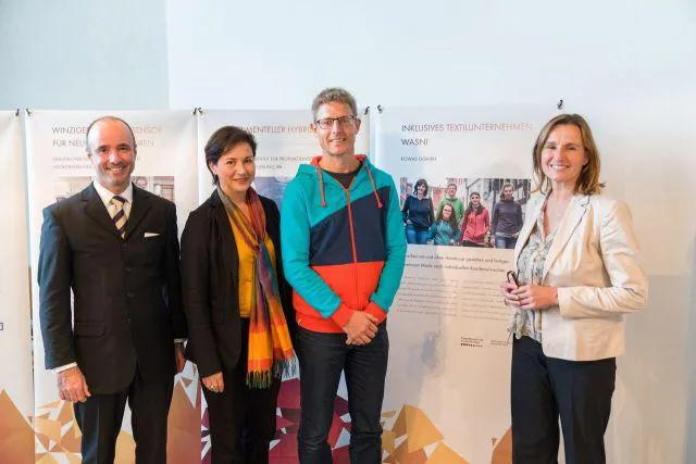 Wirtschaftsministerium empfängt die inklusive Textilmanufaktur wasni als „Ausgezeichneter Ort“ 2018 Bild: Wirtschaftsministerium empfängt die inklusive Textilmanufaktur wasni als „Ausgezeichneter Ort“ 2018