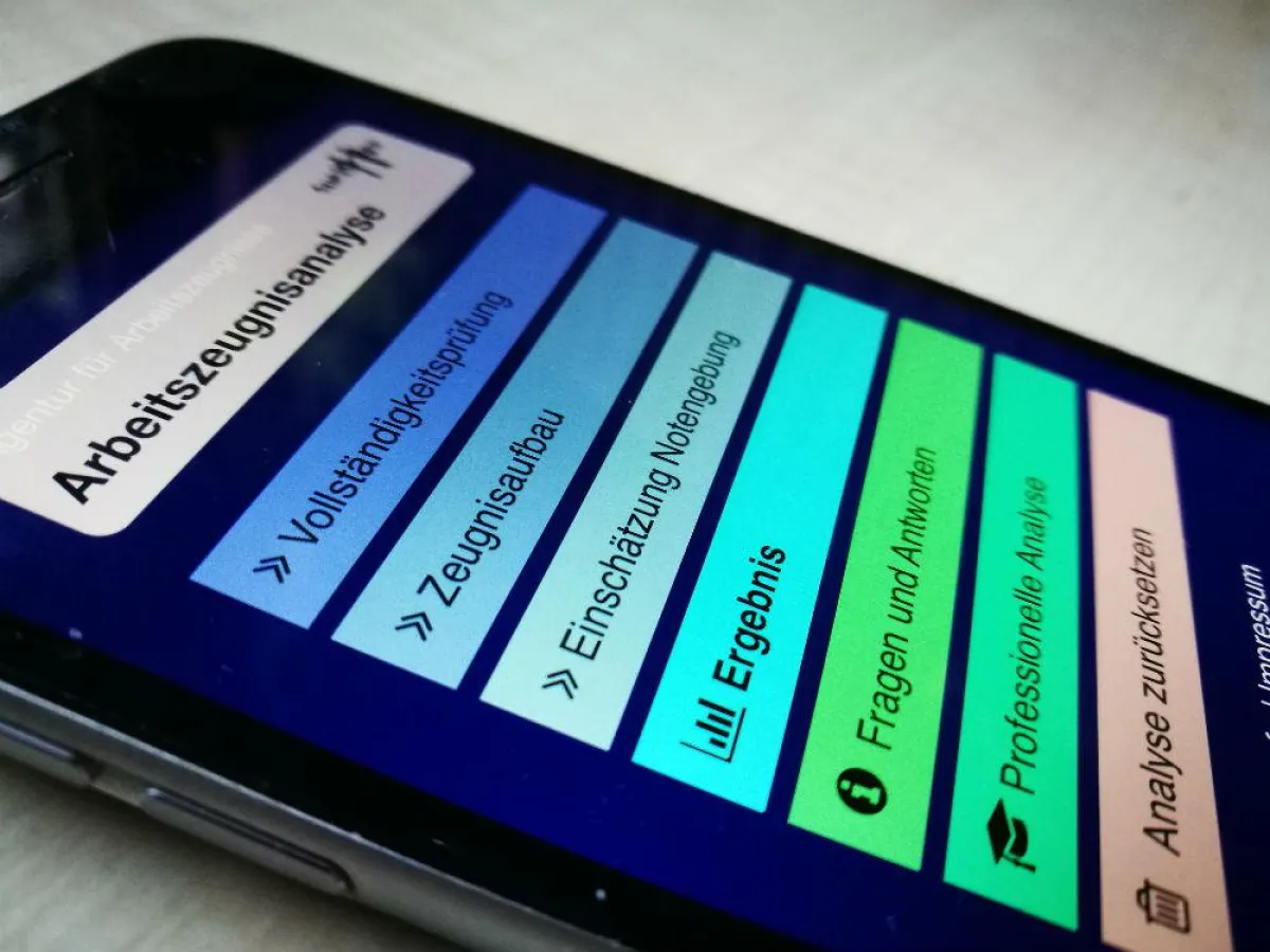 neue App für die Analyse von Arbeitszeugnissen (im App Store erhältlich)