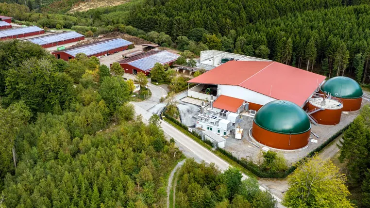 Strom für 1.200 Haushalte aus Bioabfall - Trockenvergärung in der Biogasanlage Bild: Strom für 1.200 Haushalte aus Bioabfall - Trockenvergärung in der Biogasanlage