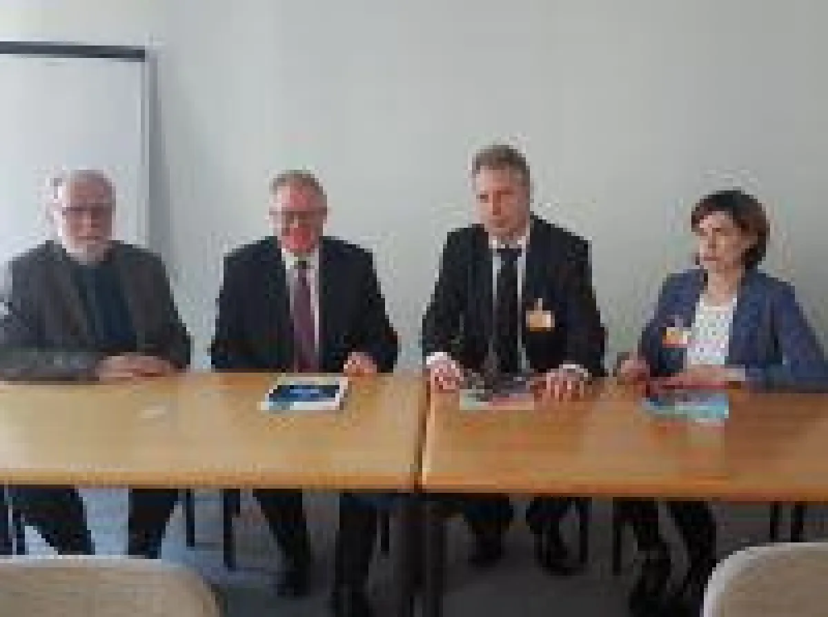 v.l.n.r.: Wilfried Grunau (ZBI), Reinhold Sendker (MdB), Heinz Leymann (IfKom), Doreen Blume (IfKom)