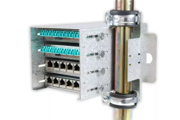 Bild: Kubisch, praktisch, gut - Patchfelder verschwinden im Doppelboden