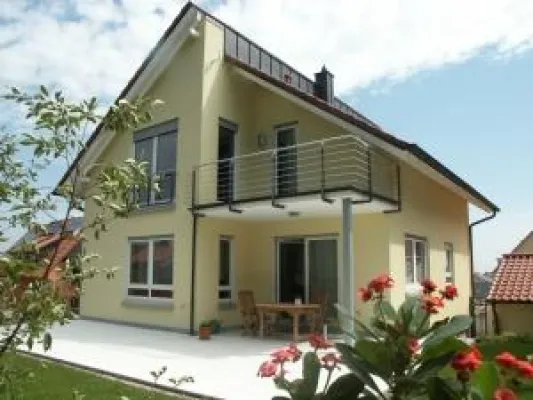 Bild: Kostenkontrolle beim Hausbau - Was Bauherren gegen die Explosion der Baukosten tun können