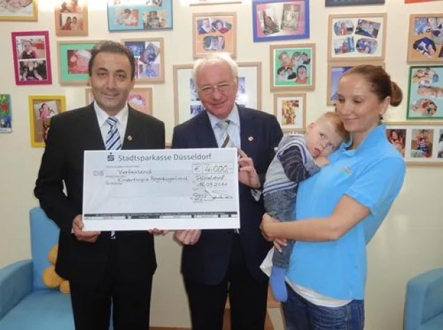 Bild: BaKiTa spendet 4.000 Euro an das Regenbogenland