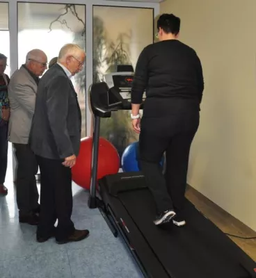 Bild: Kreiskrankenhaus St. Franziskus Saarburg erhält neues Laufband und Trommeln für therapeutische Zwecke