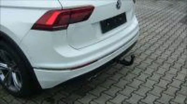 Bild: Schwenkbare Anhängerkupplung am VW Tiguan bei www.ahk-preisbrecher.de mit Video