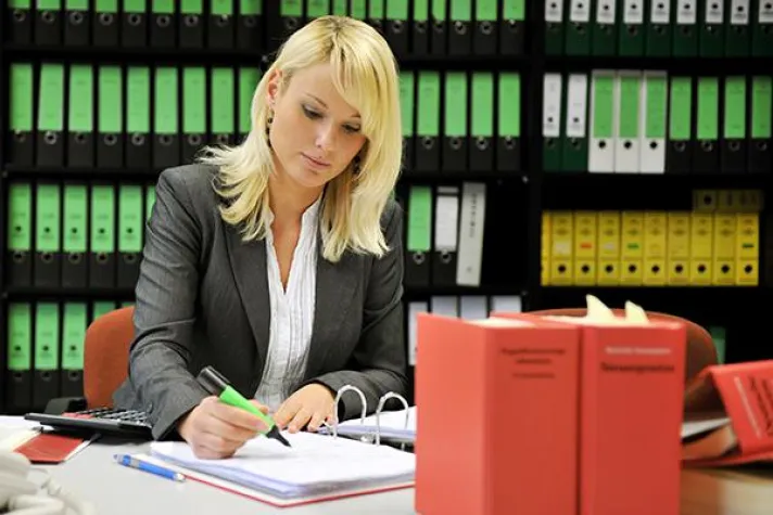 Bild: Steuerfachangestellte – Umschulung mit hoher Übernahmegarantie