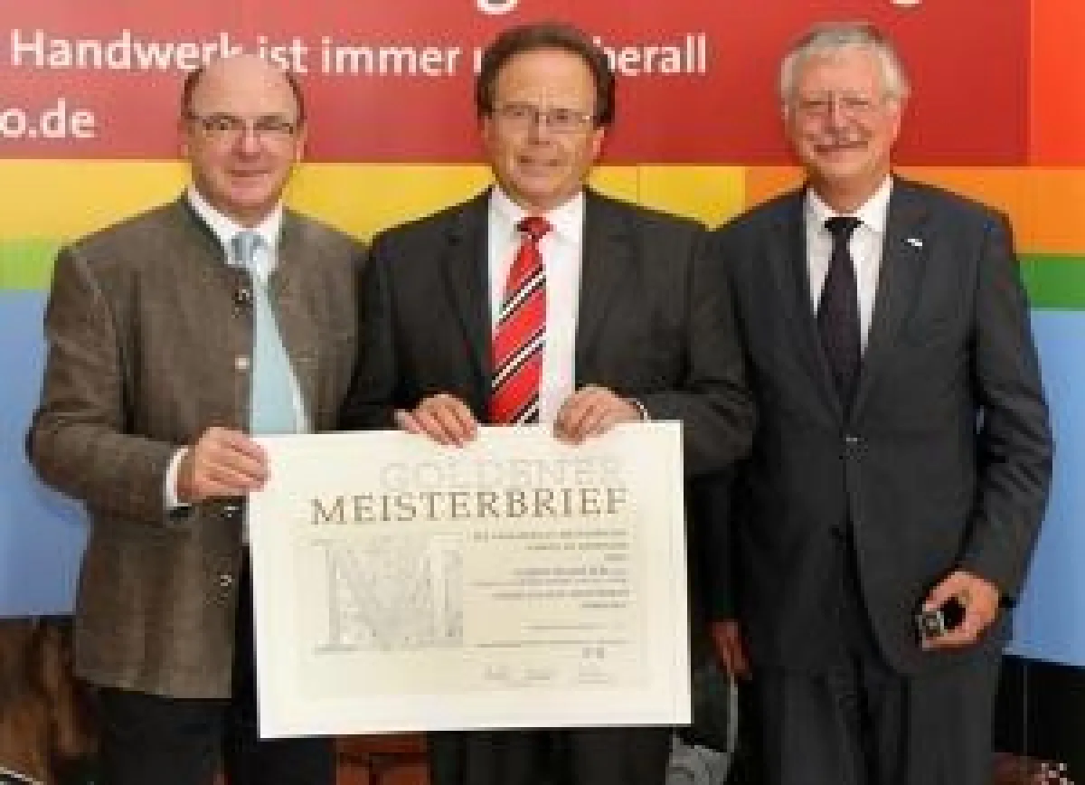 Goldener Meisterbrief für Franz Rebl sen. Foto: Hackl