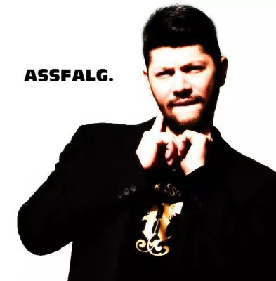 Bild: NICK ASSFALG präsentiert seine Erfolgskosmetik auf HSE24