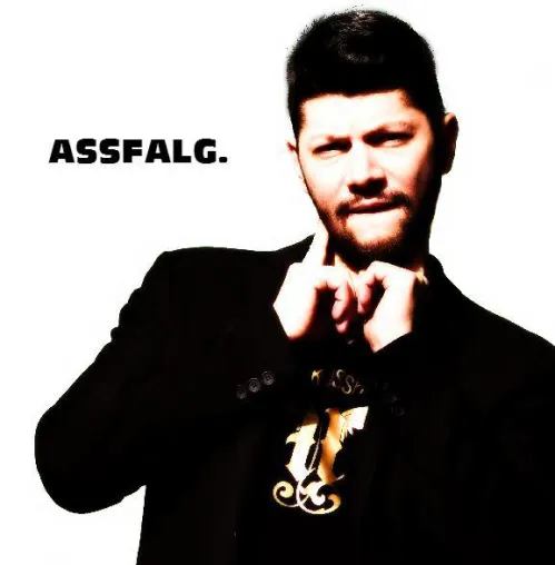 Bild: NICK ASSFALG präsentiert seine Erfolgskosmetik auf HSE24