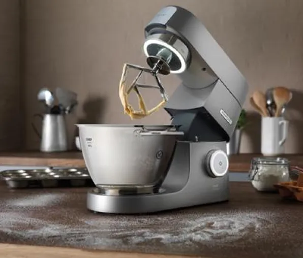 Bild: Ästhetisch, vielseitig und einfach stark: Die neue Küchenmaschine Chef Titanium von Kenwood