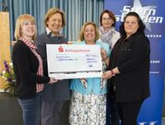 Bild: "Argeter Dorfweihnacht" spendet 5.000 Euro für Sternstunden