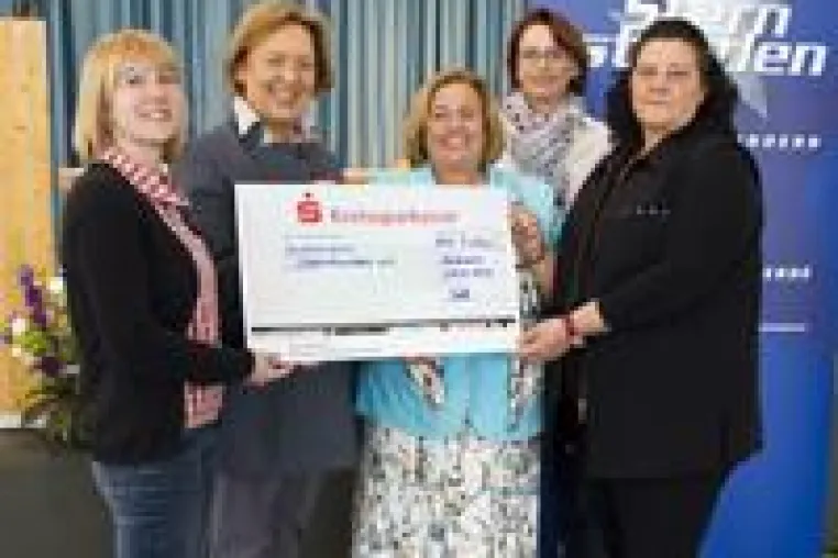 Bild: "Argeter Dorfweihnacht" spendet 5.000 Euro für Sternstunden