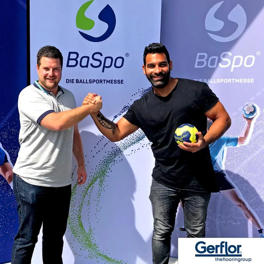 Johannes Noack (Manager Vertrieb BaSpo, li.) und Simon Fabrizio Aiad (Key Account Manager Sport)