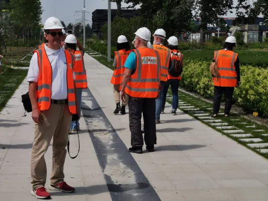 Bild: Grüner leben in der Stadt?  Eine zukunftsweisende Baustellenbesichtigung