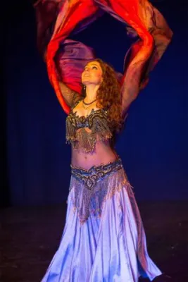 Bild: Bühne für exotisch-orientalische Tanztalente