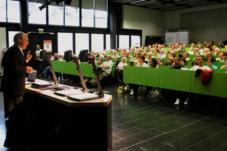 Bild: GenerationenHochschule beschäftigte sich mit der unbelebten Natur
