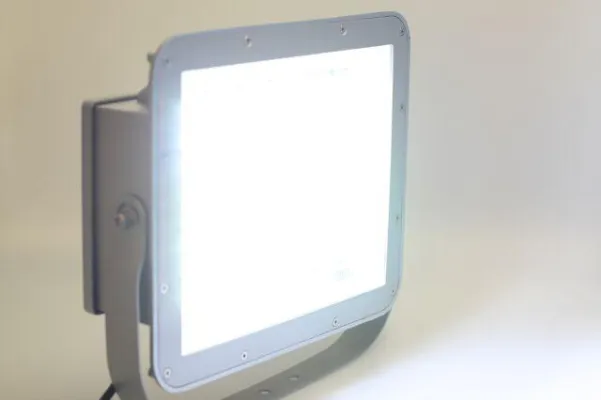 Bild: Helecta stellt neues Highpower LED Flutlicht vor