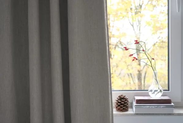 Bild: Leinenvorhänge für das Schlafzimmer: Tipps für eine stilvolle und gemütliche Atmosphäre