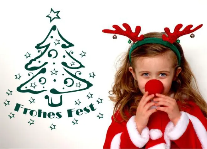 Bild: Klebespaß mit Wandtattoos zu Weihnachten