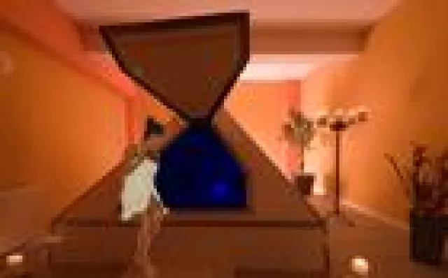 Bild: Zu Ostern mit Last-Minute-GutschEIn Luxus-Schweben im Floating Spa tranxx statt Billig-FliegerEi verschenken