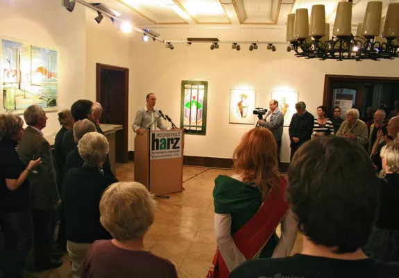 Bild: Charmanter Wernigeröder Maler Stephan Klaube widmet sich sensiblem Wechselspiel von Mensch und Natur