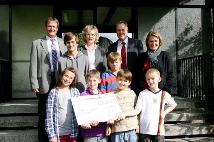 Bild: VIVAWEST und IG BCE Ortstgruppe spenden 2.250 Euro für Kinder- und Jugendhaus St. Elisabeth