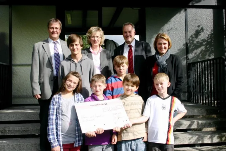 Bild: VIVAWEST und IG BCE Ortstgruppe spenden 2.250 Euro für Kinder- und Jugendhaus St. Elisabeth