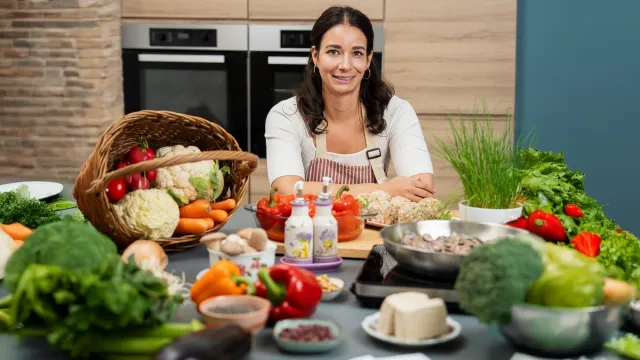 Bild: Schlicht Vegan: Vegane Küche gelingt auch ohne Ersatzprodukte bei Sarah Hein