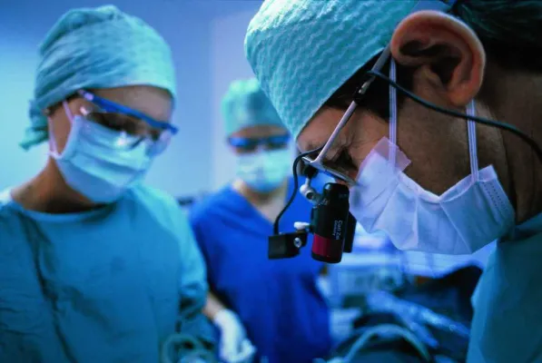 Bild: Weltneuheit erstmals in Österreich: Neue Zähne in zwei Stunden