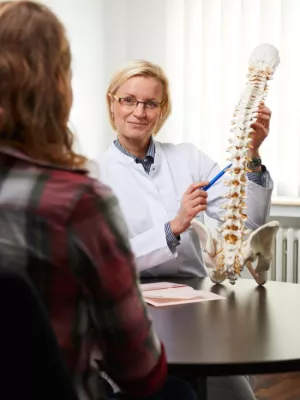 Bandscheibenvorfall Halswirbelsäule - Patientenforum im St. Franziskus-Hospital Bild: Bandscheibenvorfall Halswirbelsäule - Patientenforum im St. Franziskus-Hospital